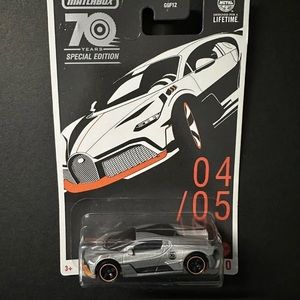 MATCHBOX  70 YEARS  SPECIAL EDITION  2018 BUGATTI DIVO 04/05 SILVER.